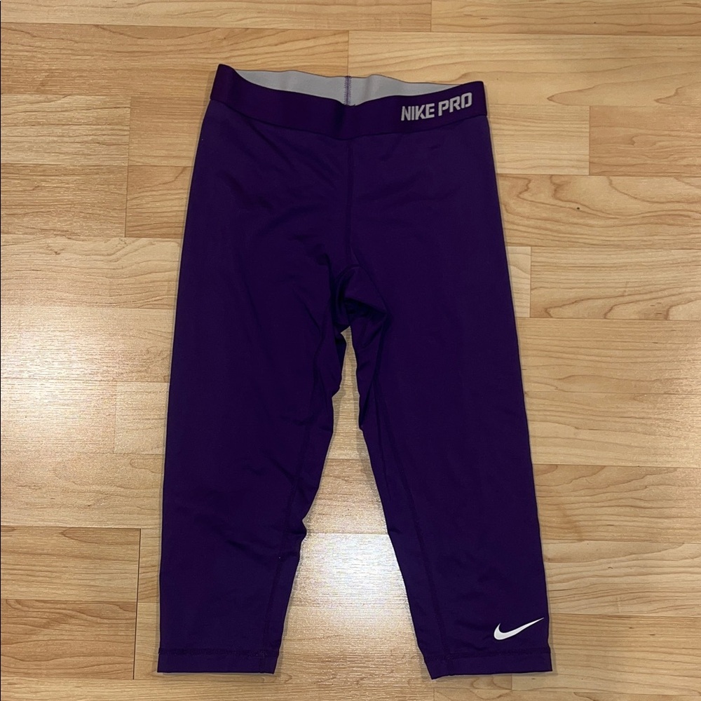 Nike Capri Leggings in Deep Purple